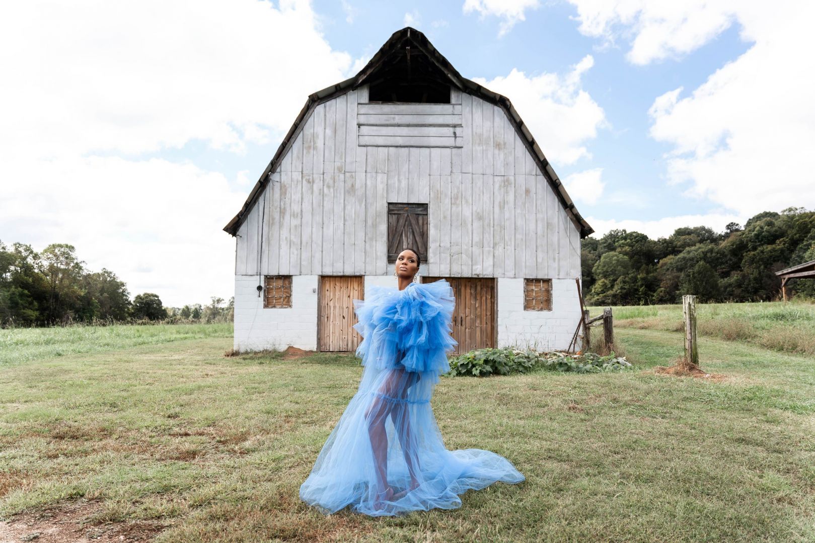 Country/Rustic Cowgirl Boots Western V-neck Ruffles Ball Gown Barn A-line  Lace Organza Short Wedding Dress | Wedding gowns with sleeves, Wedding  dresses lace, Organza wedding dress