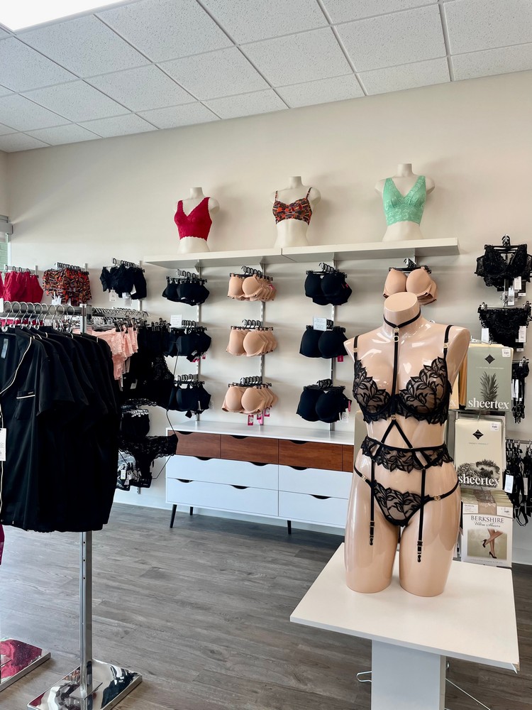 Bras & Brami's – Shol's boutique