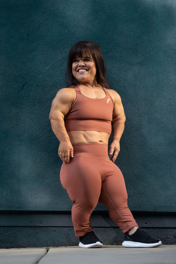 Ripped Female Bodybuilder Who Credits Mother for the “Best-Lifting