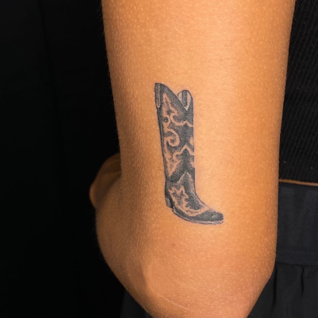Meet Keana Sangalang | Tattoo Artist - SHOUTOUT DFW
